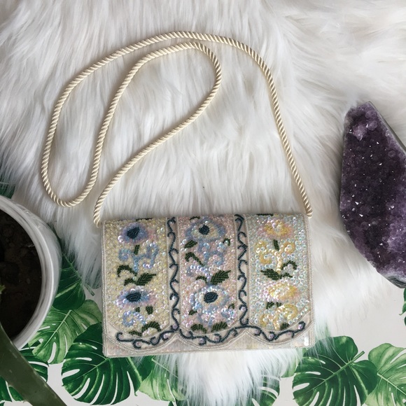 Vintage Handbags - Vintage Carolyne Barton cream floral beaded purse